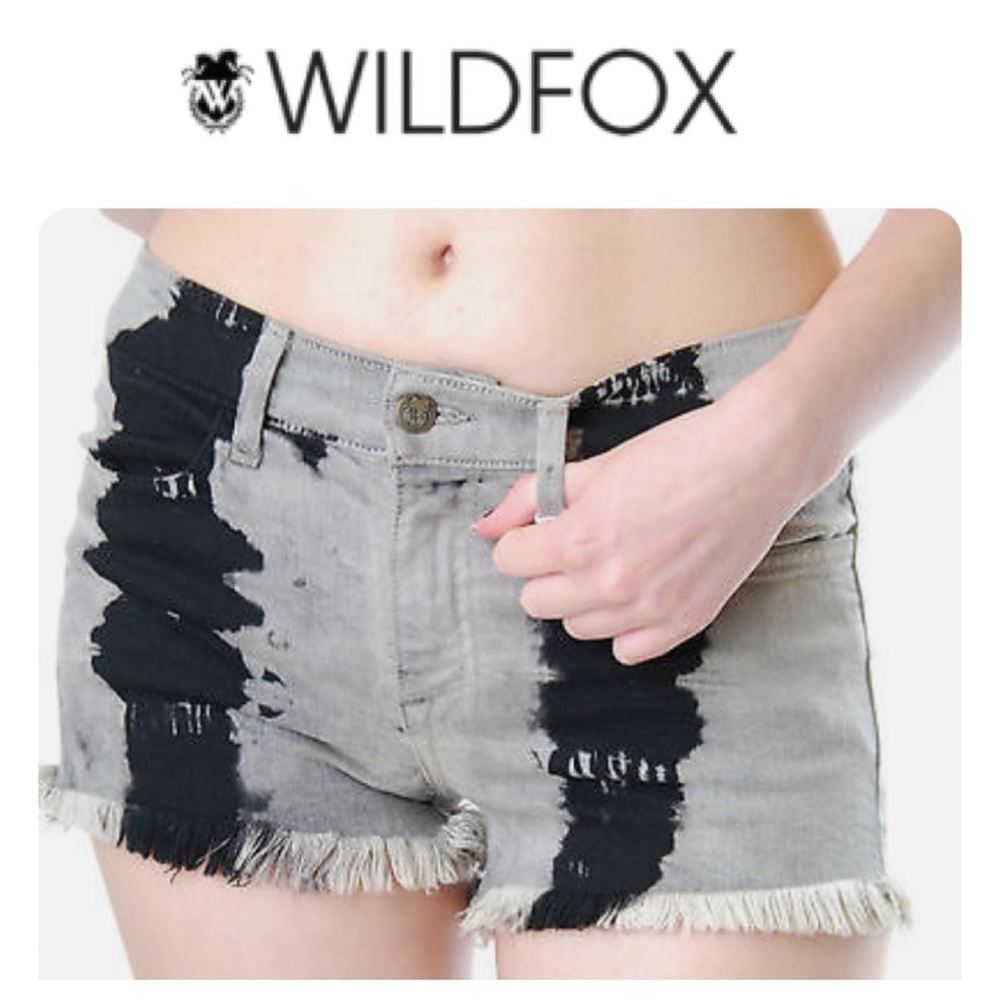 ➡️Wildfox Ruby Denim Short in Marvel Size 27x2”